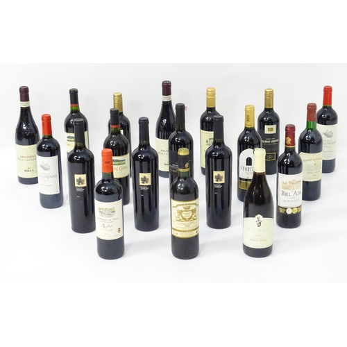 2174 - An assortment of red wines, including a Chateau de la Garde Bordeaux Superior 2000 75cl, a Castillo ... 