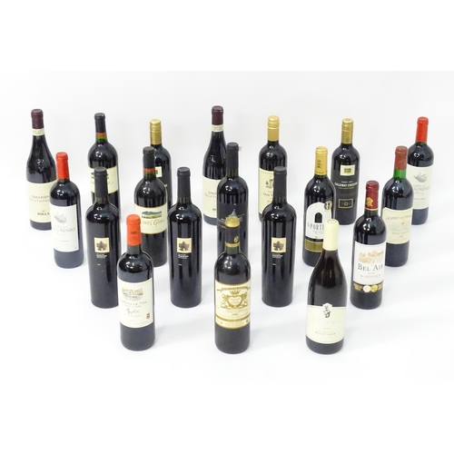 2174 - An assortment of red wines, including a Chateau de la Garde Bordeaux Superior 2000 75cl, a Castillo ... 