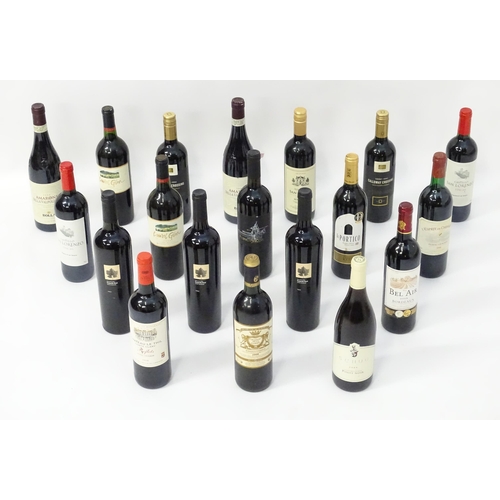 2174 - An assortment of red wines, including a Chateau de la Garde Bordeaux Superior 2000 75cl, a Castillo ... 