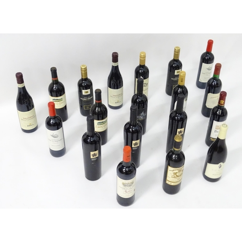 2174 - An assortment of red wines, including a Chateau de la Garde Bordeaux Superior 2000 75cl, a Castillo ... 