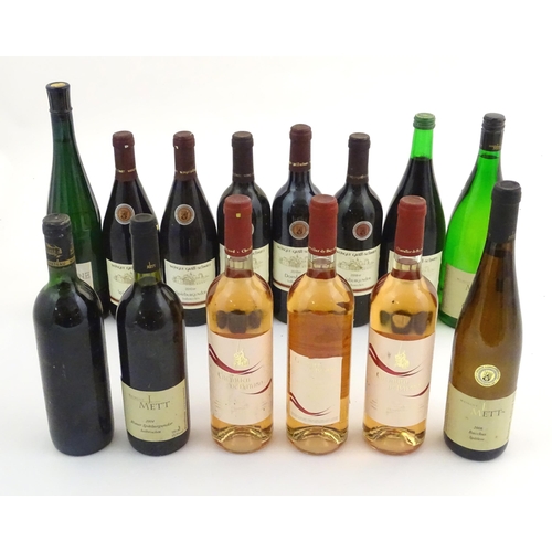 2175 - An assortment of red and white wines, to include a J Mett 2022 Bacchus Lieblich 2002 75cl and a Tren... 