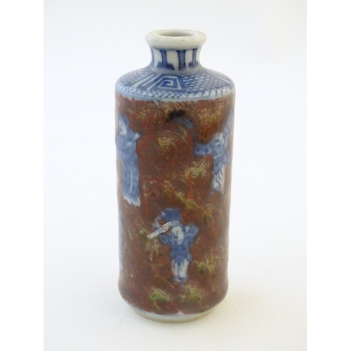 51 - A Chinese snuff bottle with blue and white figures and a mottled ground. Character marks under. Appr... 