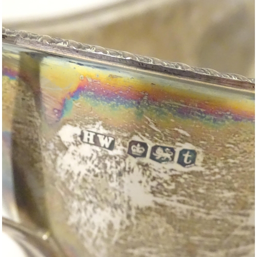 413 - A silver sauceboat, hallmarked Sheffield 1918 maker Lee & Wigfull. Approx 8