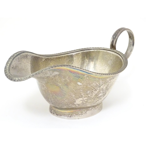 413 - A silver sauceboat, hallmarked Sheffield 1918 maker Lee & Wigfull. Approx 8