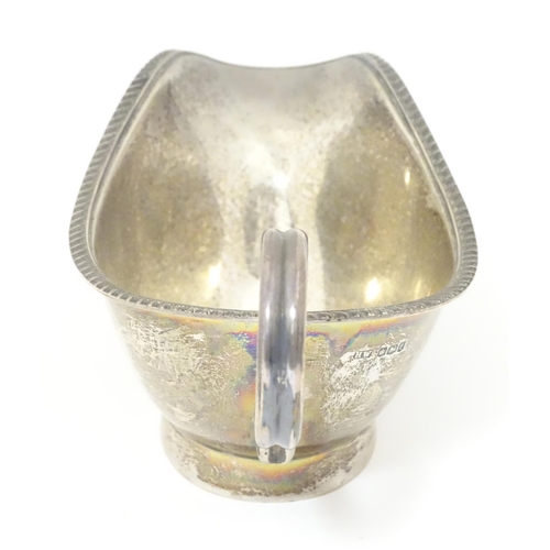 413 - A silver sauceboat, hallmarked Sheffield 1918 maker Lee & Wigfull. Approx 8