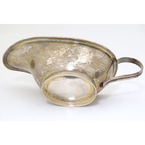 413 - A silver sauceboat, hallmarked Sheffield 1918 maker Lee & Wigfull. Approx 8