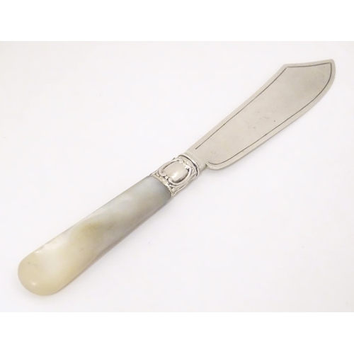 431 - A Victorian silver butter knife with mother of pearl handle, hallmarked Birmingham 1895 maker Henry ... 