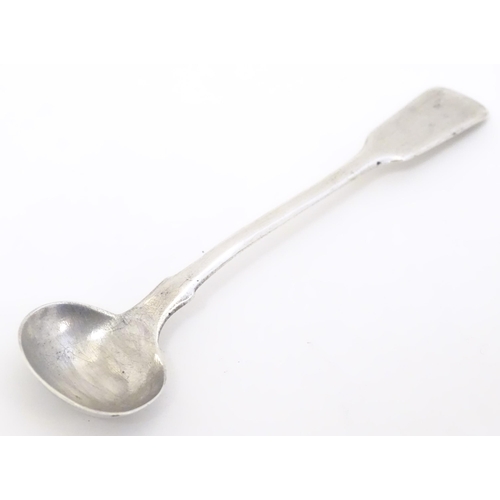 460 - A Geo III silver Fiddle pattern salt spoon, hallmarked London 1813 maker George Wintle 4 1/4