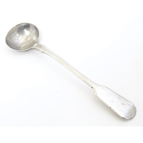 460 - A Geo III silver Fiddle pattern salt spoon, hallmarked London 1813 maker George Wintle 4 1/4