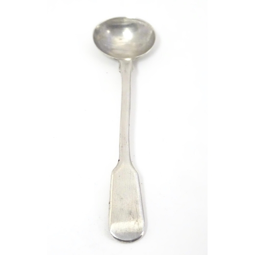 460 - A Geo III silver Fiddle pattern salt spoon, hallmarked London 1813 maker George Wintle 4 1/4