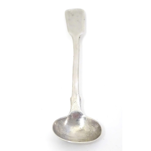 460 - A Geo III silver Fiddle pattern salt spoon, hallmarked London 1813 maker George Wintle 4 1/4