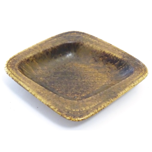 148A - A mid century Swedish studio pottery dish by Gunner Nyland for Rorstrand, Sweden. Approx. 7 3/4
