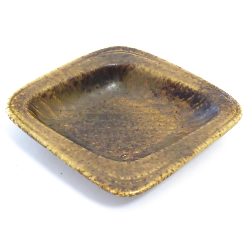 148A - A mid century Swedish studio pottery dish by Gunner Nyland for Rorstrand, Sweden. Approx. 7 3/4