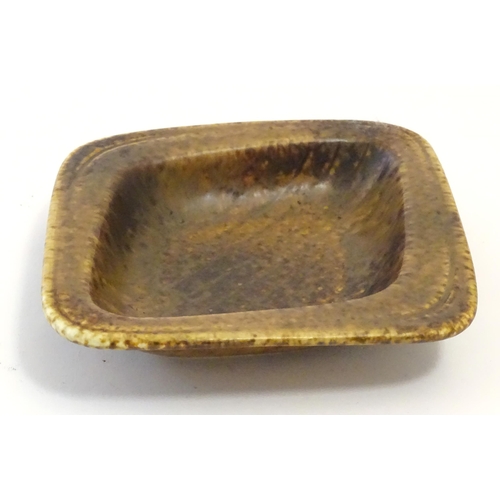 148A - A mid century Swedish studio pottery dish by Gunner Nyland for Rorstrand, Sweden. Approx. 7 3/4