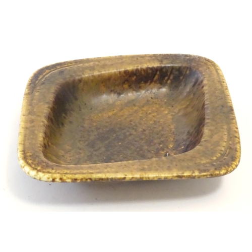 148A - A mid century Swedish studio pottery dish by Gunner Nyland for Rorstrand, Sweden. Approx. 7 3/4