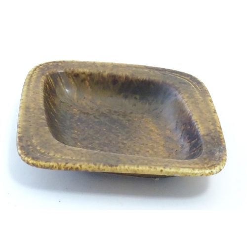 148A - A mid century Swedish studio pottery dish by Gunner Nyland for Rorstrand, Sweden. Approx. 7 3/4