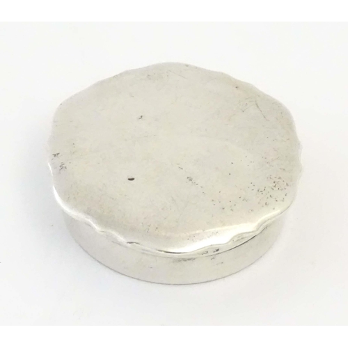 414 - A silver pill box, hallmarked Birmingham 1925 maker Mappin & Webb Ltd. 1 1/2