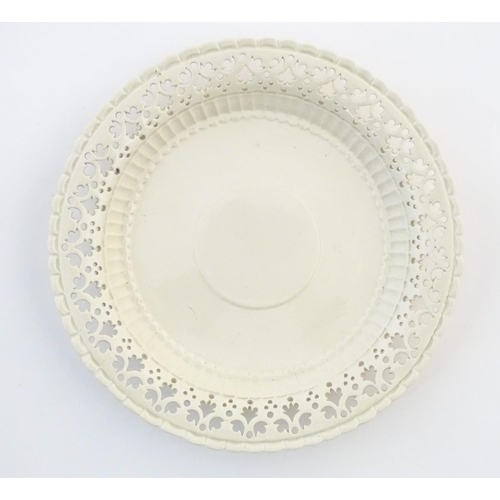 64 - A Leeds Pottery creamware plate with a pierced border. Impressed marks under. Approx. 8 1/4