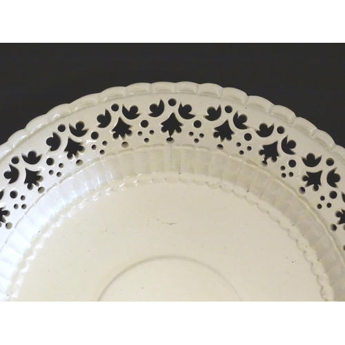 64 - A Leeds Pottery creamware plate with a pierced border. Impressed marks under. Approx. 8 1/4