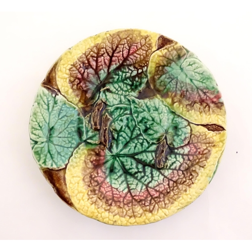 90 - A Victorian majolica Begonia leaf tazza. Approx. 2 1/4