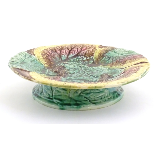 90 - A Victorian majolica Begonia leaf tazza. Approx. 2 1/4