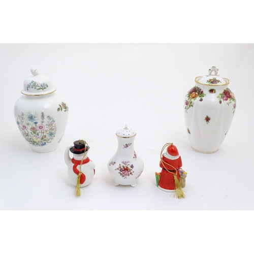 190 - Five assorted items to include an Aynsley ginger jar in the pattern Tudor Rose, two Aynsley Christma... 