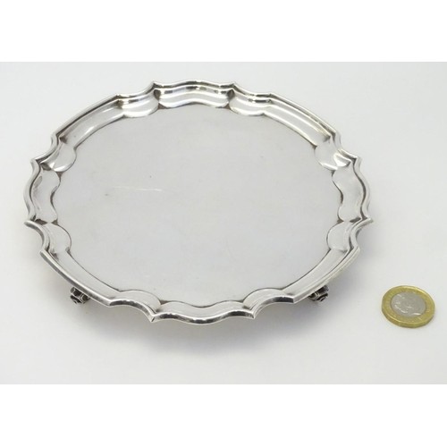 335 - A silver visiting card tray / small salver hallmarked Sheffield 1986 maker SC. Approx. 6