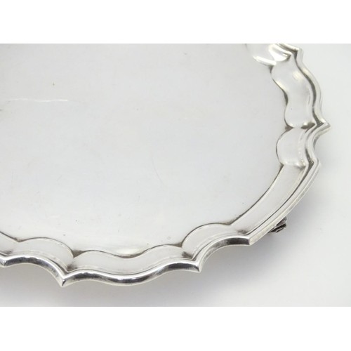 335 - A silver visiting card tray / small salver hallmarked Sheffield 1986 maker SC. Approx. 6