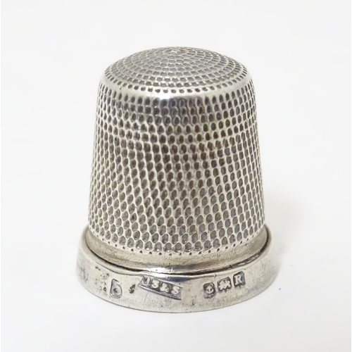 396A - A silver thimble, hallmarked Birmingham 1941, maker James Swann & Son