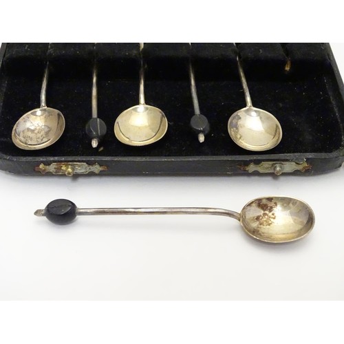 406 - A cased set of 6 silver coffee spoons with coffee bean decoration to handles. Hallmarked Sheffield 1... 