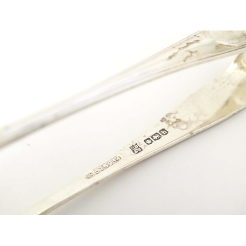 427 - Silver sugar tongs hallmarked Sheffield 1925 maker Cooper Brothers & Sons Ltd together with a silver... 