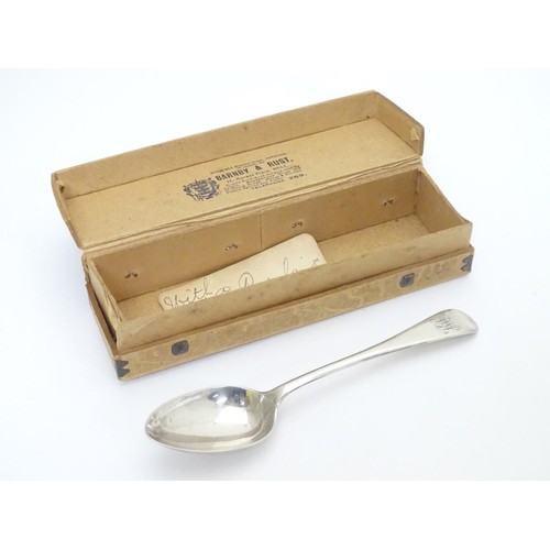 464 - A silver teaspoon hallmarked Sheffield 1904 maker W. S. Savage & Co. with a card box printed with re... 