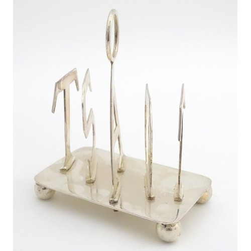 466 - A late 20thC novelty 5-bar toast rack the divisions spelling 'TOAST'  4 1/4