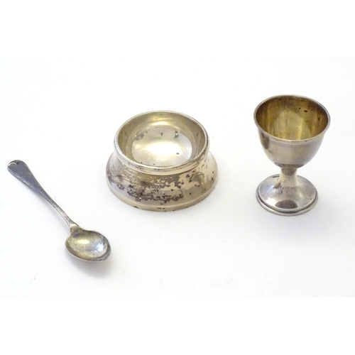 494A - A silver salt hallmarked Birmingham 1937, a silver teaspoon hallmarked 1928 maker A J Bailey and an ... 