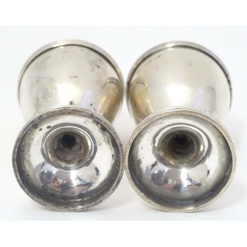 504 - A pair of Victorian silver peppers hallmarked  Sheffield 1898 maker Harrison Brothers & Howson. 3