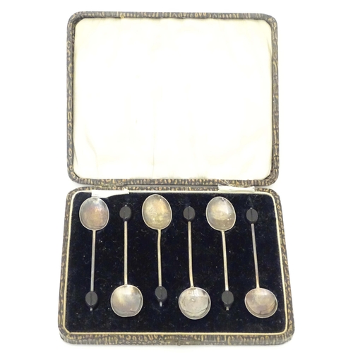 546 - A set of six silver coffee bean spoons, hallmarked Birmingham 1927 maker William Suckling Ltd. Cased... 