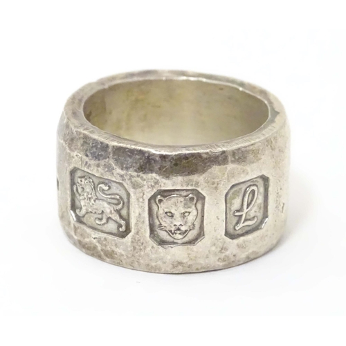 586A - A silver dress ring with hammered detail, hallmarked 1985, maker Michael Allen Bolton. Ring size app... 