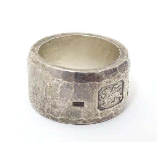 586A - A silver dress ring with hammered detail, hallmarked 1985, maker Michael Allen Bolton. Ring size app... 