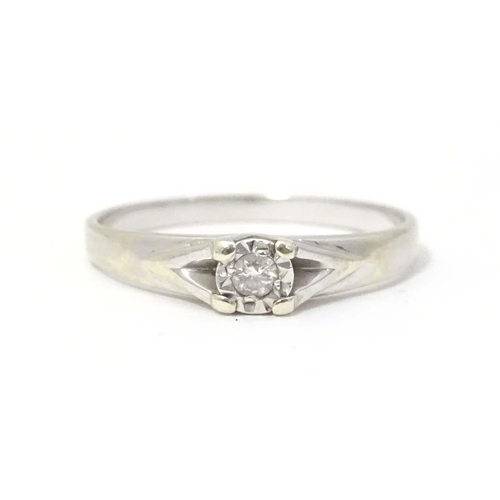 599 - A 9ct white gold ring set with diamond solitaire. the ring approx size L