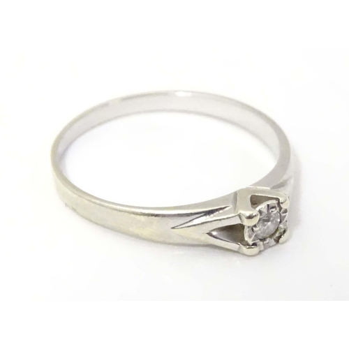 599 - A 9ct white gold ring set with diamond solitaire. the ring approx size L