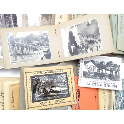 962 - A quantity of early 20thC souvenir photograph booklets containing black and white snapshots of vario... 