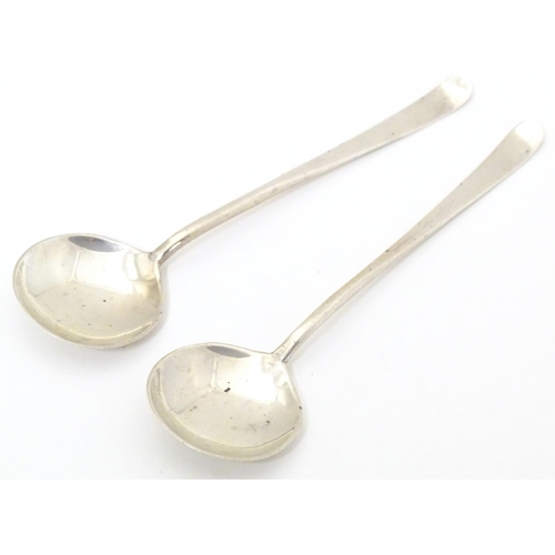 425 - Two Art Deco silver preserve / jam spoons hallmarked Sheffield 1923, maker G & C. Approx. 5 1/4