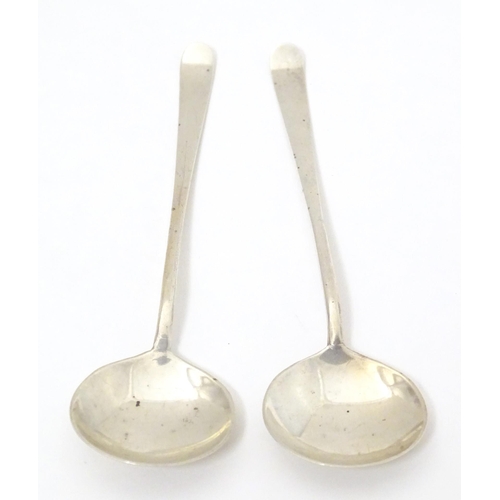 425 - Two Art Deco silver preserve / jam spoons hallmarked Sheffield 1923, maker G & C. Approx. 5 1/4