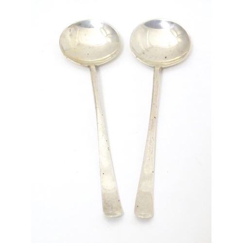 425 - Two Art Deco silver preserve / jam spoons hallmarked Sheffield 1923, maker G & C. Approx. 5 1/4