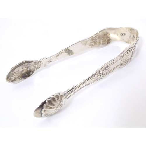 439 - Victorian silver Queens pattern sugar tongs hallmarked London 1843, maker William Eaton. Approx. 4