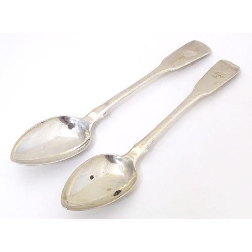 442 - A pair of Geo III silver Fiddle pattern teaspoons, hallmarked London 1817, maker W. S. Approx. 5 3/4... 