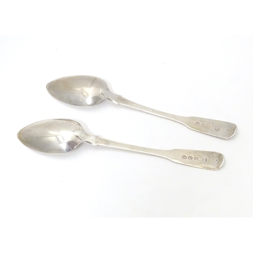 442 - A pair of Geo III silver Fiddle pattern teaspoons, hallmarked London 1817, maker W. S. Approx. 5 3/4... 