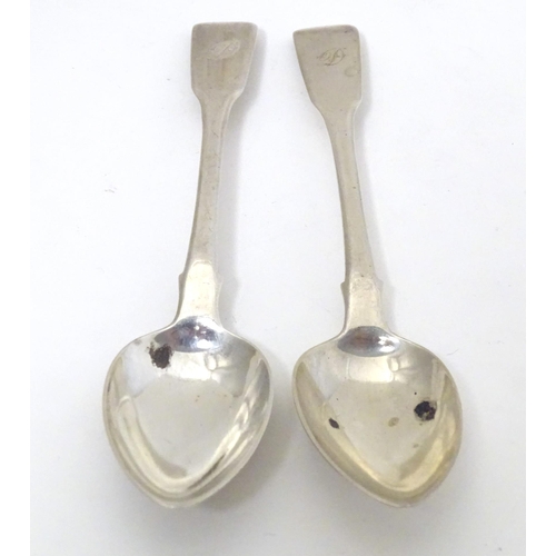 442 - A pair of Geo III silver Fiddle pattern teaspoons, hallmarked London 1817, maker W. S. Approx. 5 3/4... 