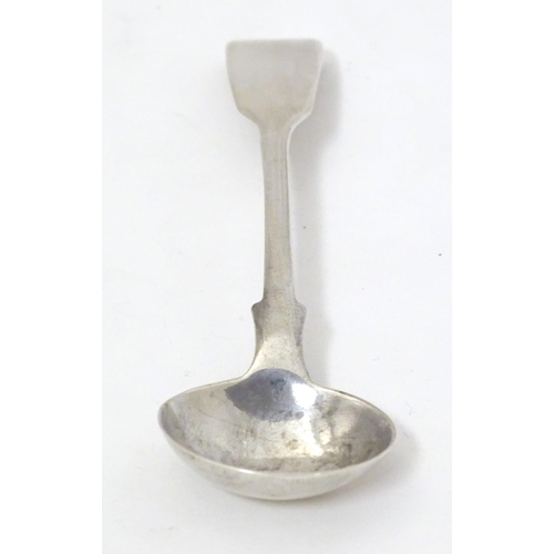 443 - A Victorian silver Fiddle pattern salt spoon, hallmarked London 1848, maker Chawner & Co. (George Ad... 