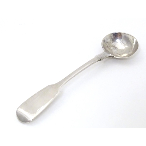 443 - A Victorian silver Fiddle pattern salt spoon, hallmarked London 1848, maker Chawner & Co. (George Ad... 